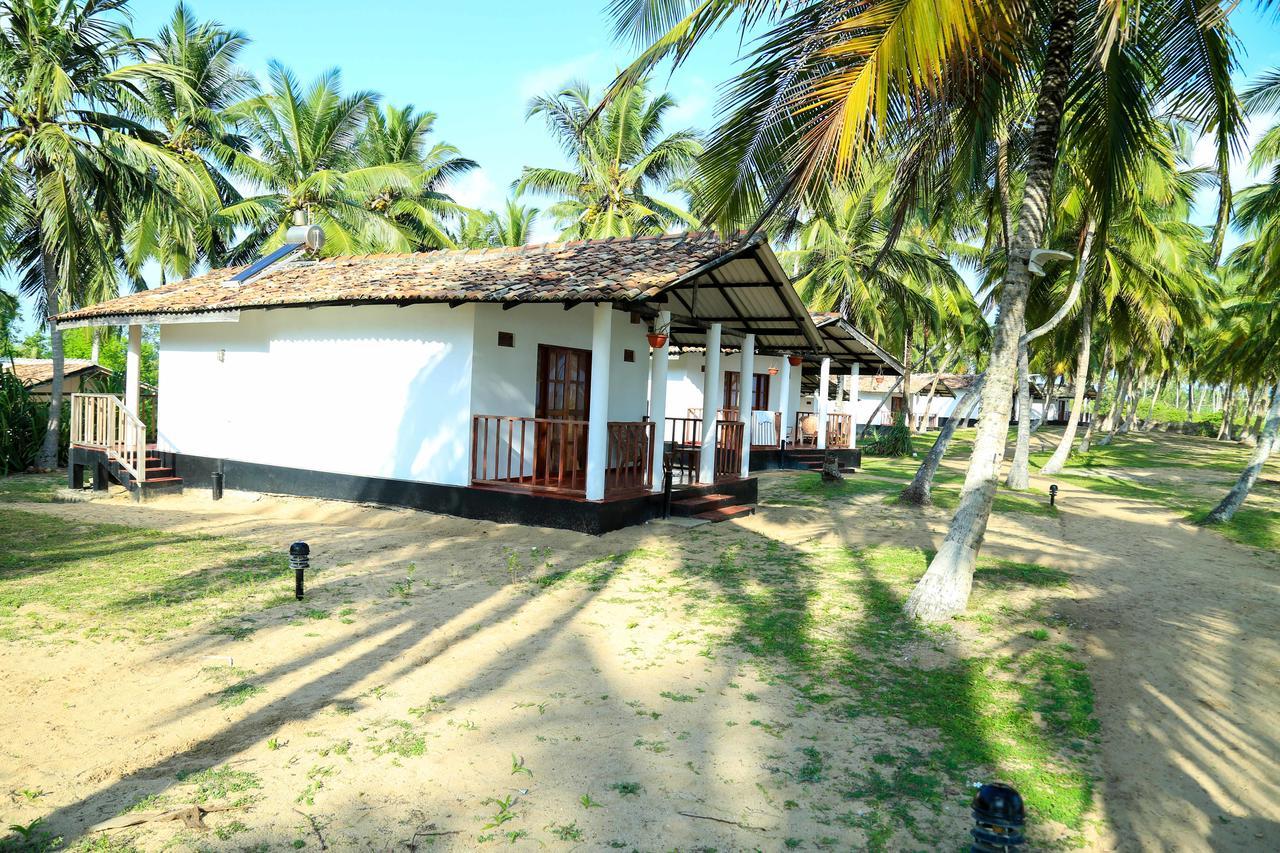 Darwins Beach Resort Tangalle Dış mekan fotoğraf