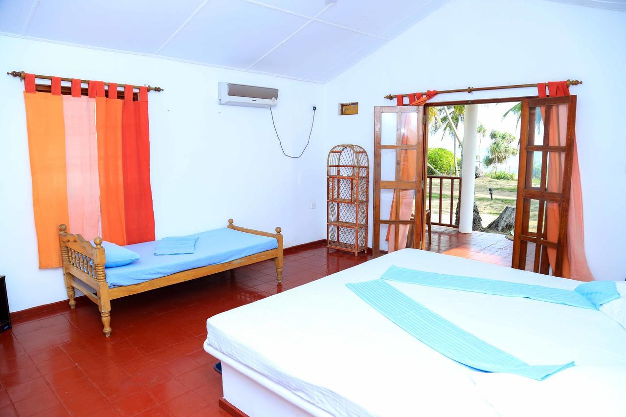 Darwins Beach Resort Tangalle Dış mekan fotoğraf