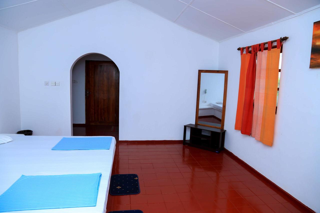 Darwins Beach Resort Tangalle Dış mekan fotoğraf