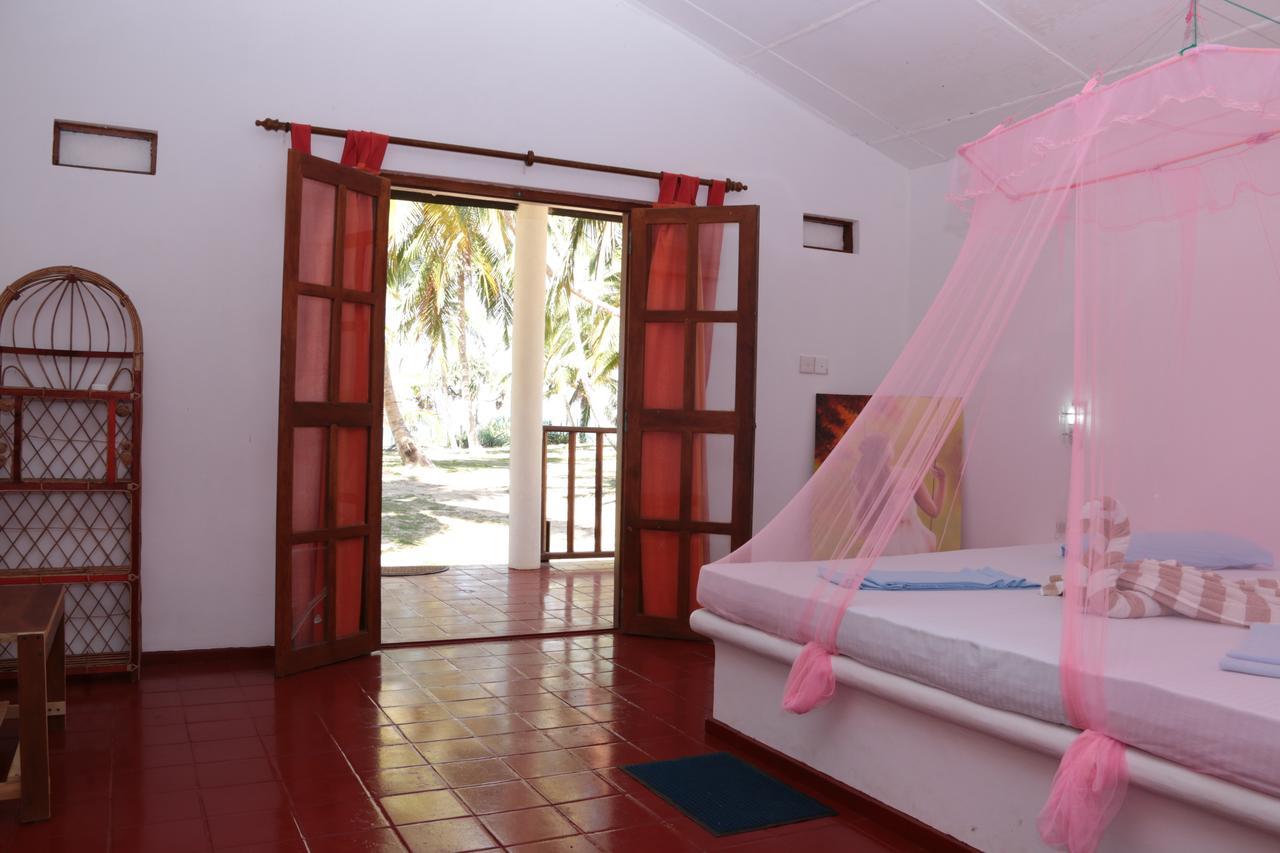 Darwins Beach Resort Tangalle Dış mekan fotoğraf