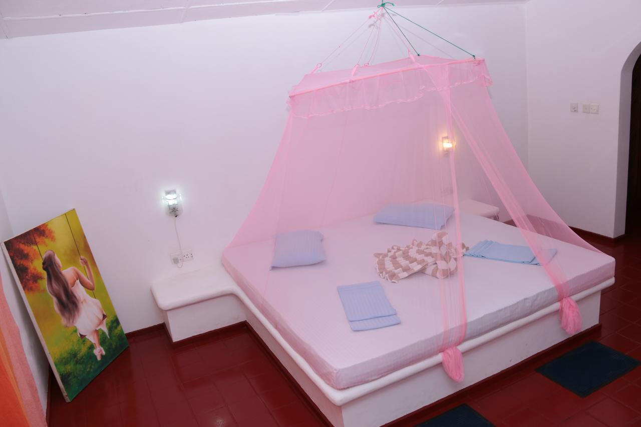 Darwins Beach Resort Tangalle Dış mekan fotoğraf