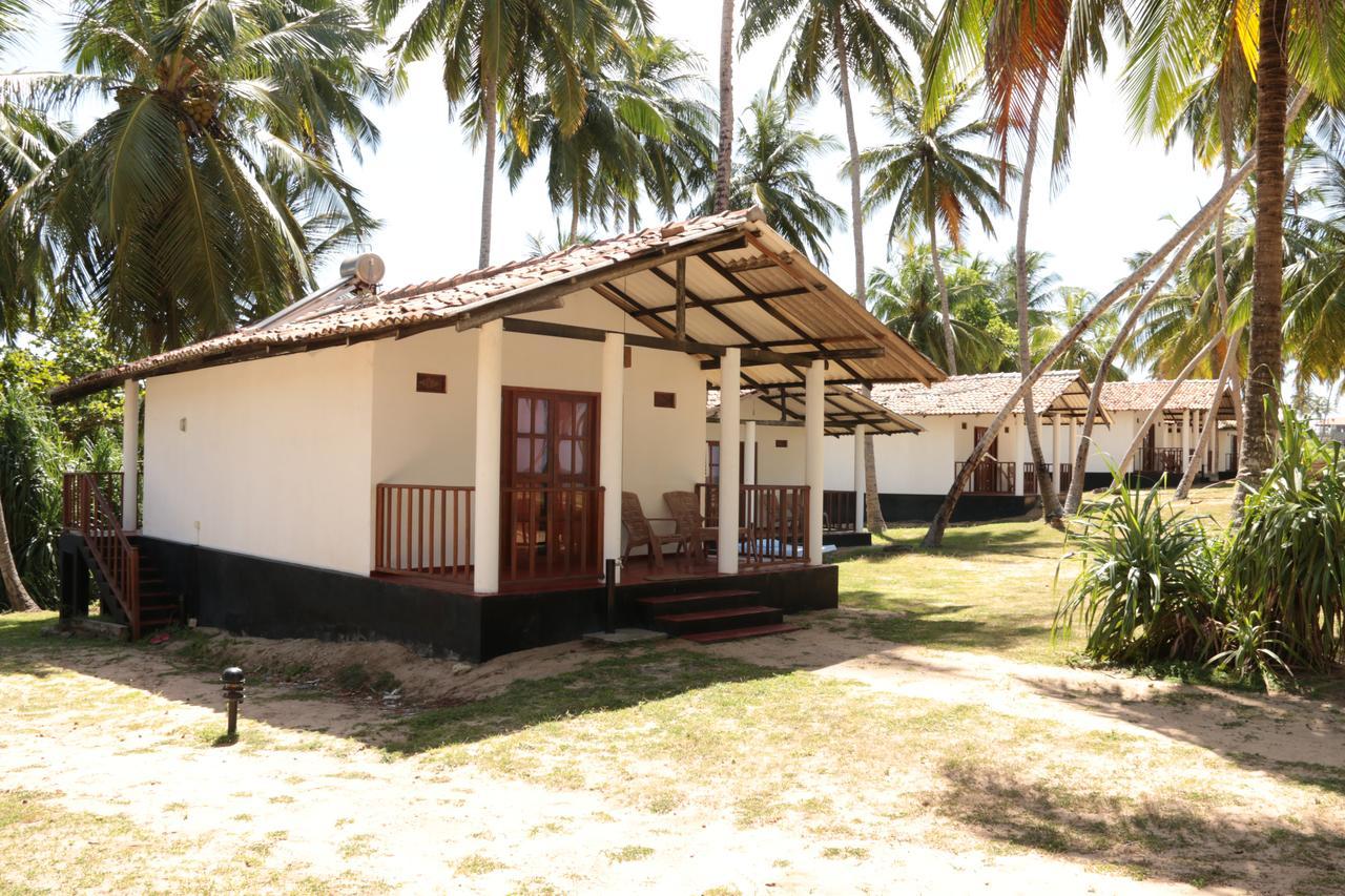 Darwins Beach Resort Tangalle Dış mekan fotoğraf