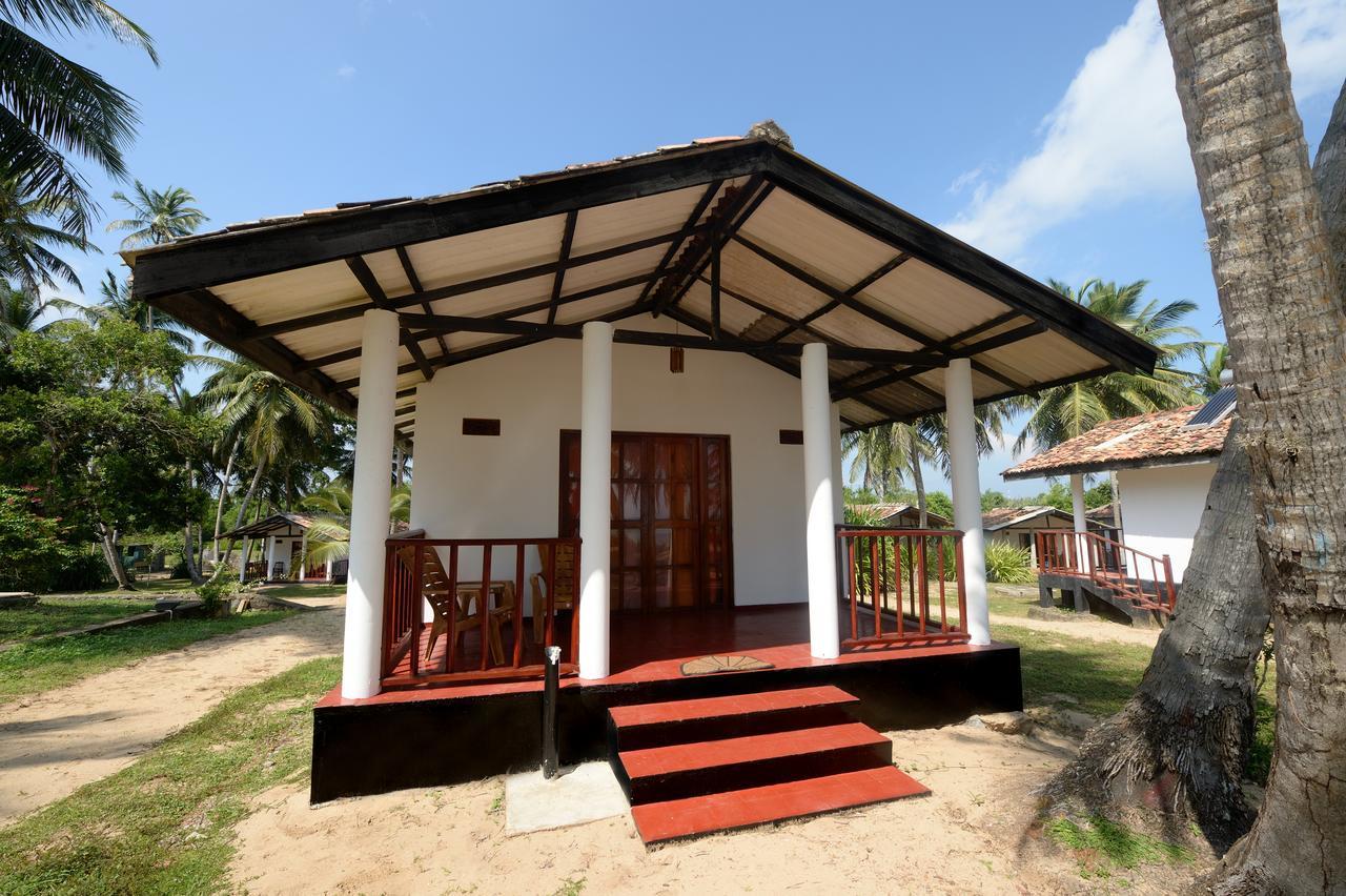 Darwins Beach Resort Tangalle Dış mekan fotoğraf