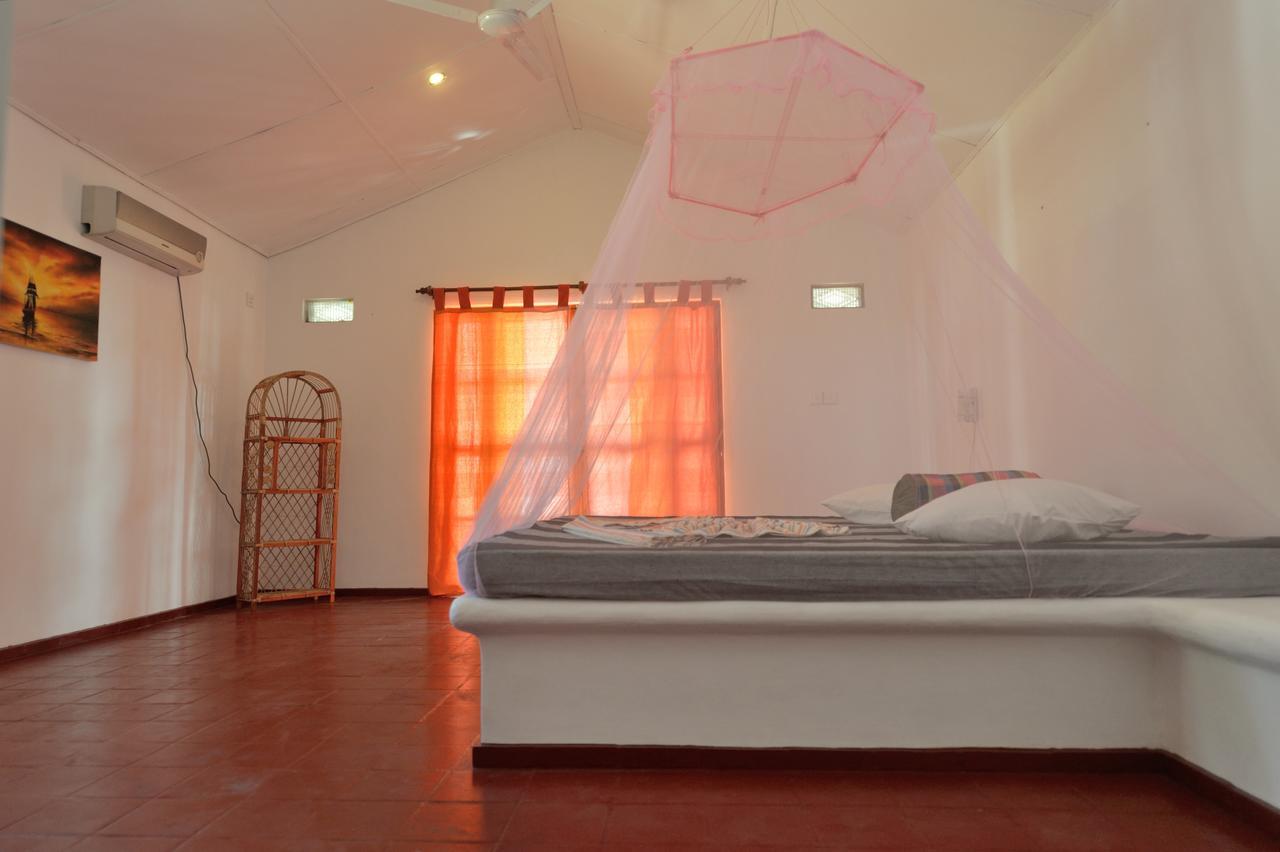Darwins Beach Resort Tangalle Dış mekan fotoğraf