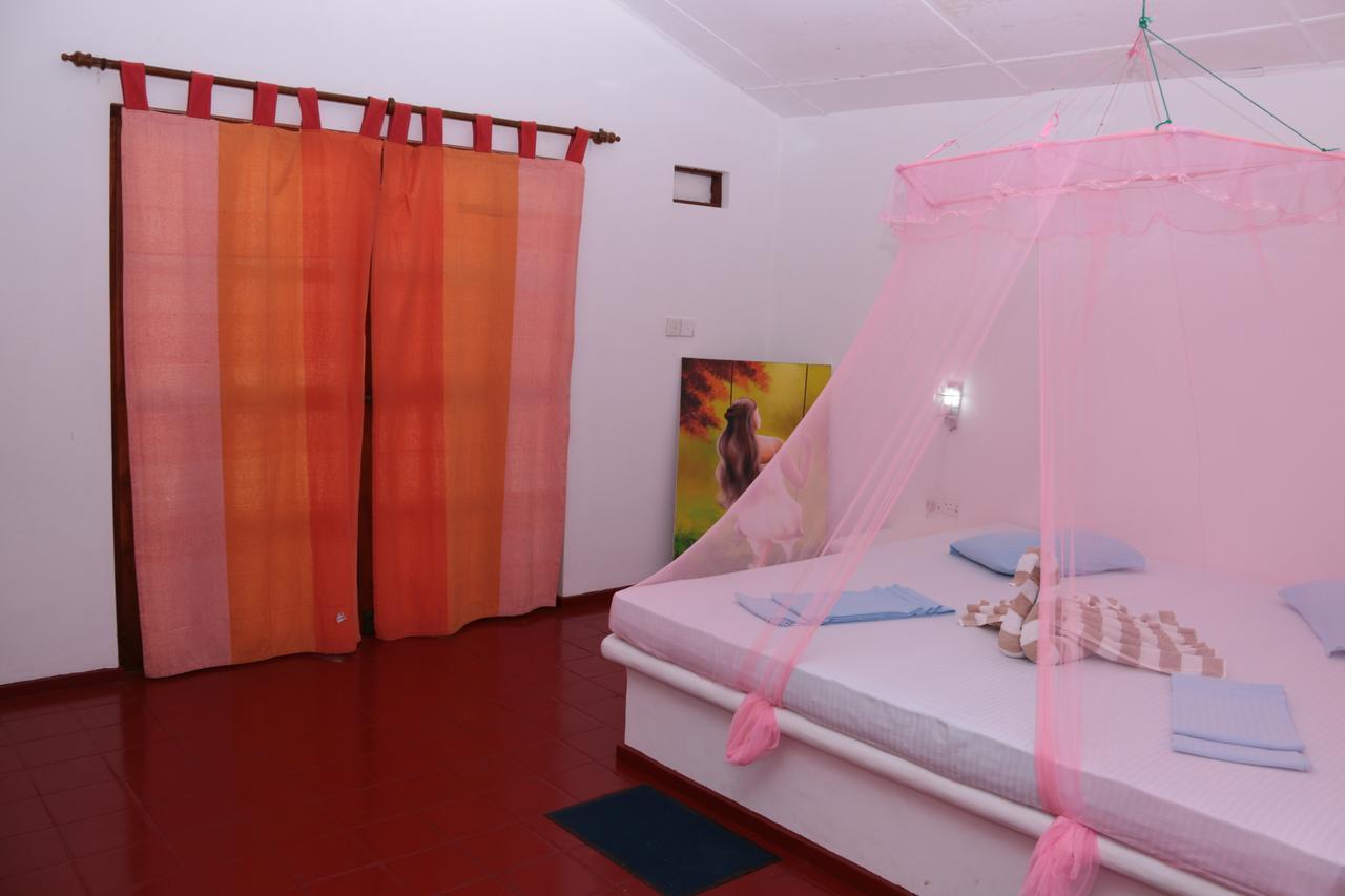 Darwins Beach Resort Tangalle Dış mekan fotoğraf