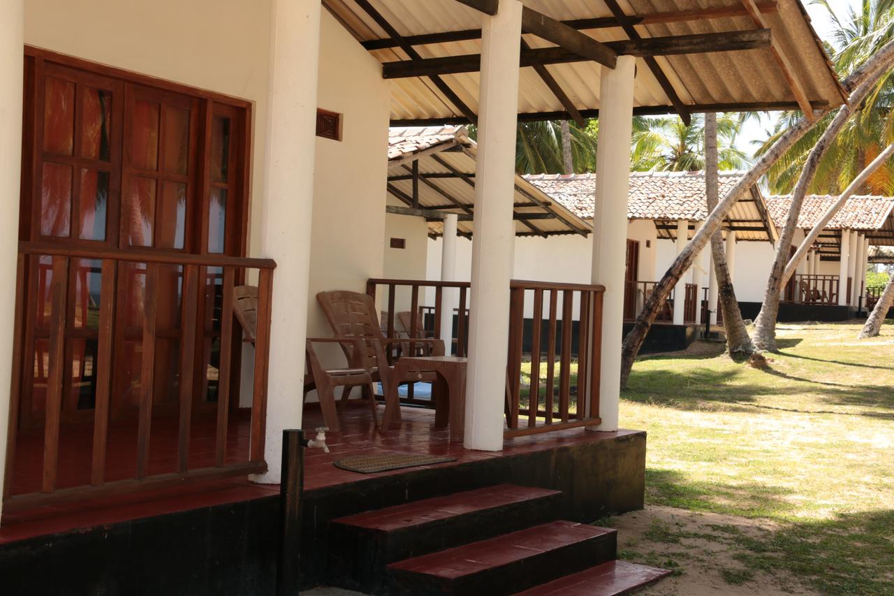 Darwins Beach Resort Tangalle Dış mekan fotoğraf