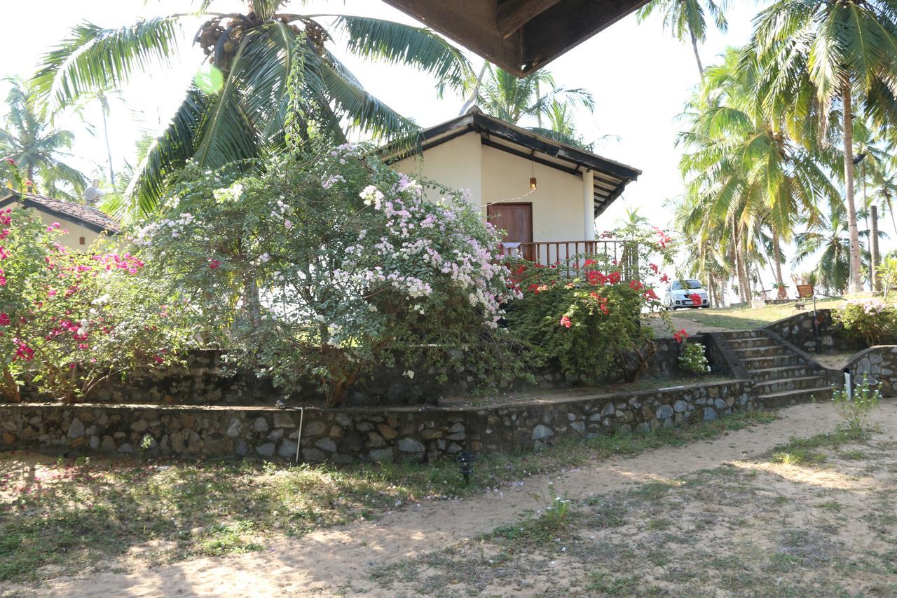 Darwins Beach Resort Tangalle Dış mekan fotoğraf