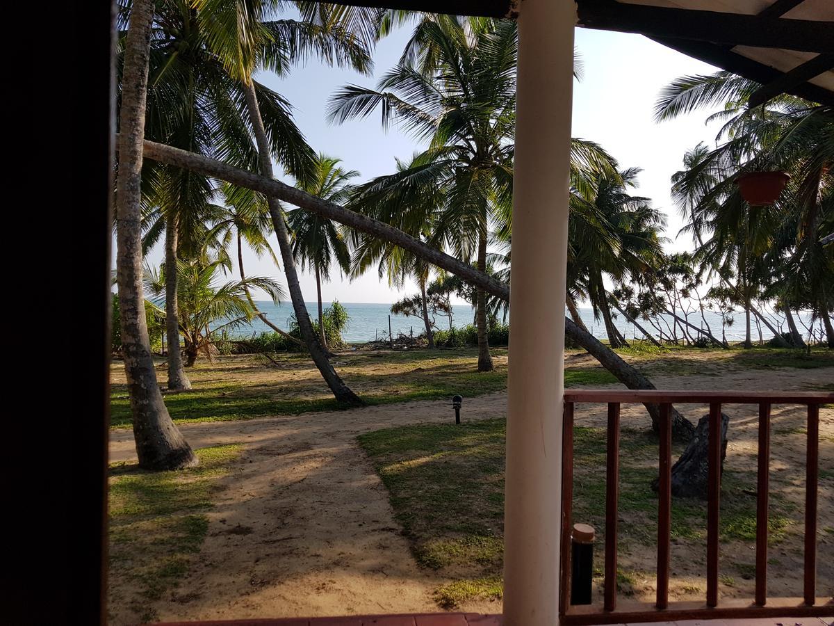 Darwins Beach Resort Tangalle Dış mekan fotoğraf