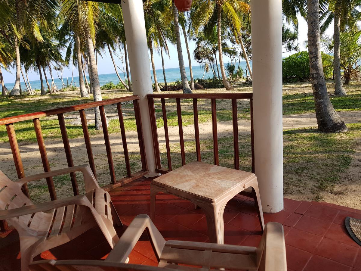 Darwins Beach Resort Tangalle Dış mekan fotoğraf