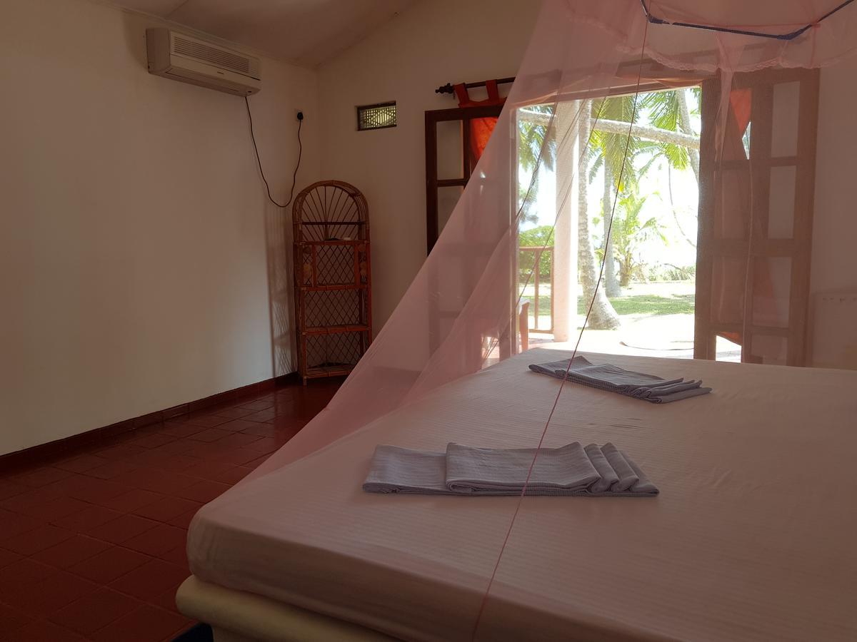 Darwins Beach Resort Tangalle Dış mekan fotoğraf